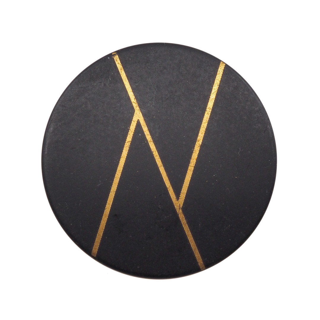 Bouton chic noir et or