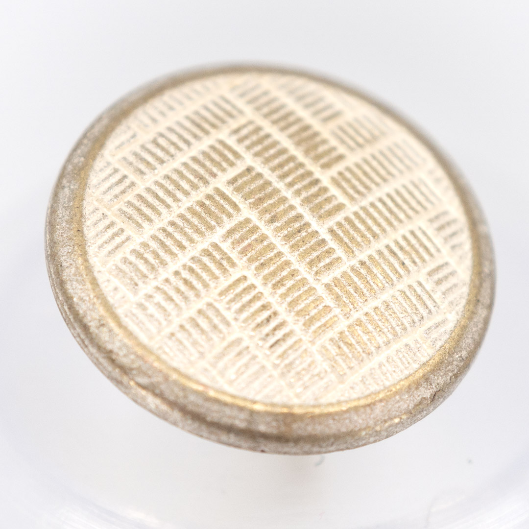 Bouton Metal V Antique Bouton métal antique "V"